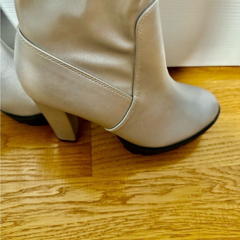 Women New Knee High Sliver Heel Boots US 7 - Picture 2 of 4